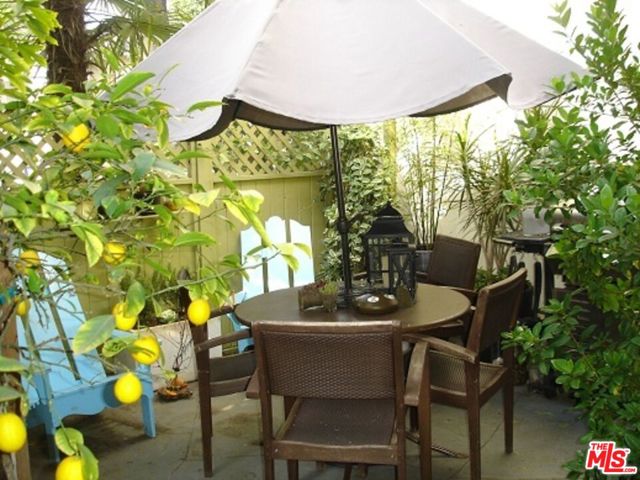 1204 N Crescent Heights Boulevard, West Hollywood CA: https://media.crmls.org/mediaz/d5241367-5ced-4484-9633-a6d1bf2d996b.jpg