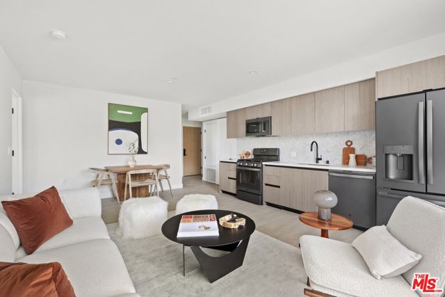 4506 Dockweiler Street, Los Angeles CA: https://media.crmls.org/mediaz/d52444b3-adf1-472a-bcd4-63631680e73a.jpg