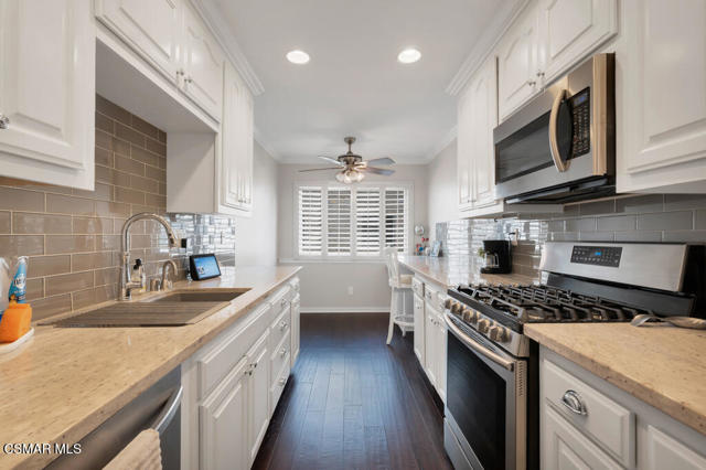 6217 Nita Avenue, Woodland Hills CA: https://media.crmls.org/mediaz/d524f460-260b-4b8a-aa54-552d389947e0.jpg