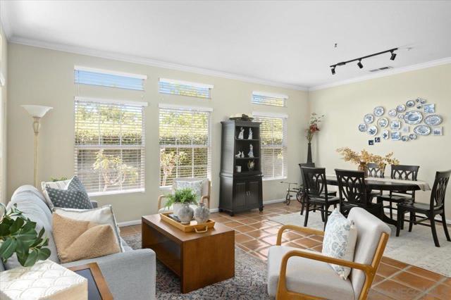 2385 Amber Oak Ln, Escondido CA: https://media.crmls.org/mediaz/d5262ce4-c71b-471c-8a4f-465dc6d48002.jpg