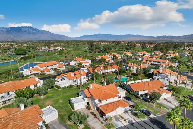 153 Desert Falls E Drive, Palm Desert CA: https://media.crmls.org/mediaz/d526c252-b0ad-4d4b-a0d1-f11e6e4c8a9a.jpg