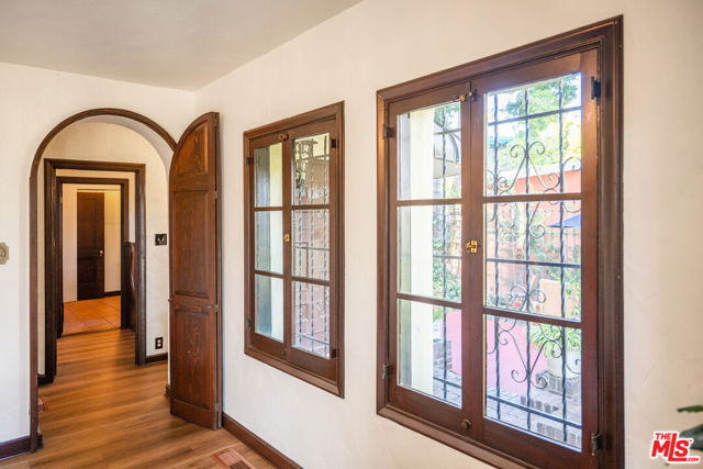 6655 Emmet Terrace, Los Angeles CA: https://media.crmls.org/mediaz/d527713a-acf0-4035-95b6-968dec804cf6.jpg