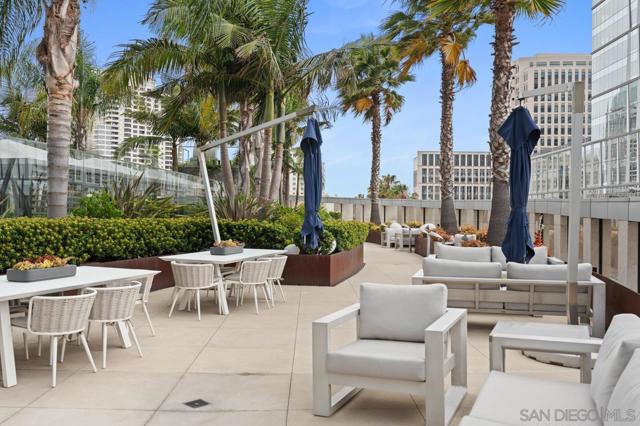 888 W E St, San Diego CA: https://media.crmls.org/mediaz/d527880a-835e-449d-9ce3-7468ef008caf.jpg