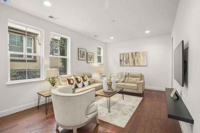 3105 Vittoria Loop, Dublin CA: https://media.crmls.org/mediaz/d527cc1c-b3fb-4162-a81f-ce01f878ccaa.jpg