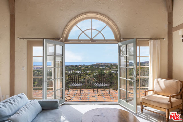 1041 Somera Road, Los Angeles, CA 90077