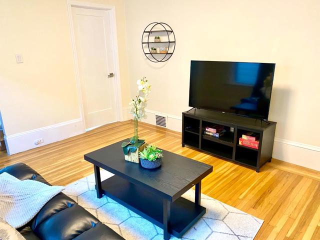 459 Flood Avenue, San Francisco CA: https://media.crmls.org/mediaz/d5285015-ac74-481e-a8d7-e340c08f2d2b.jpg