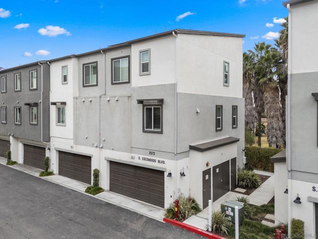 2572 Escondido Blvd, Escondido, California 92025, 3 Bedrooms Bedrooms, ,3 BathroomsBathrooms,Townhouse,For Sale,Escondido Blvd,250018946SD