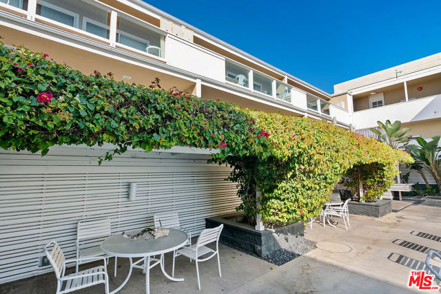 22626 Pacific Coast Highway, Malibu CA: https://media.crmls.org/mediaz/d528a9d7-b95d-49d8-86a4-89d711992f4a.jpg