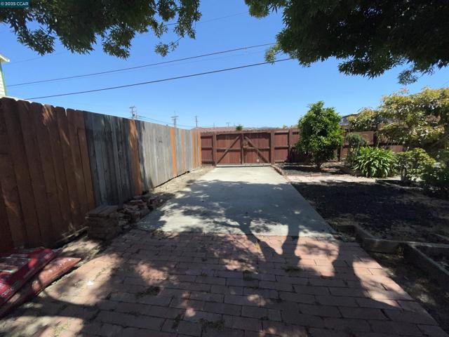 2029 Sutter Ave, San Pablo CA: https://media.crmls.org/mediaz/d528d270-ffa9-4ee6-ac42-0176061179d8.jpg