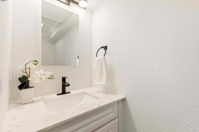 1692 Maryland St, Redwood City CA: https://media.crmls.org/mediaz/d528ed6c-923d-4f08-84ae-4ca83bf00b92.jpg