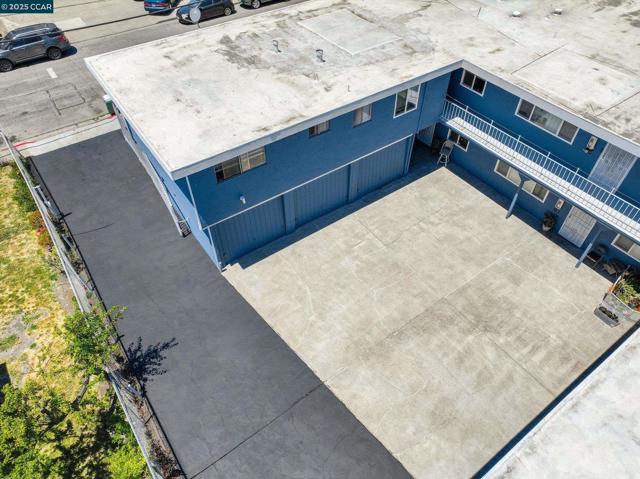 2518 Manchester Ave, San Pablo CA: https://media.crmls.org/mediaz/d529099d-d654-44ac-aa10-cd33ced1964f.jpg