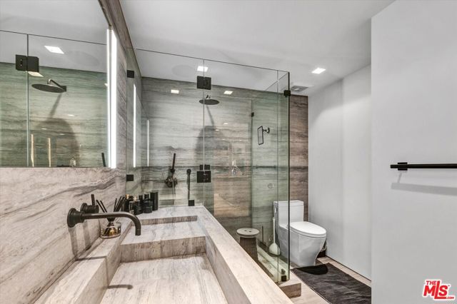 999 N Doheny Drive, West Hollywood CA: https://media.crmls.org/mediaz/d52959e7-6ab5-4d76-b74b-48069b9ff8cc.jpg