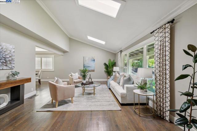 103 Baldwin Dr, Danville CA: https://media.crmls.org/mediaz/d529e66c-591a-4a09-8044-b5b4c0918ef5.jpg