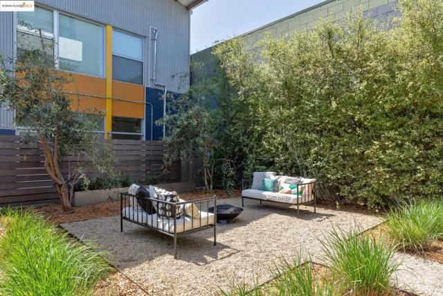 809 Folger Ave, Berkeley CA: https://media.crmls.org/mediaz/d52a349d-e683-41ca-b0f1-954a0f7c26ea.jpg