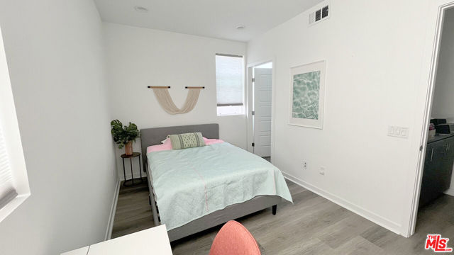 2927 1/2 Denby Avenue, Los Angeles CA: https://media.crmls.org/mediaz/d52abd42-f666-4f02-9fe1-6cccbb44433d.jpg
