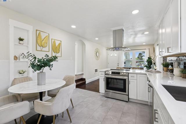 511 59Th St, Oakland CA: https://media.crmls.org/mediaz/d52b0c65-f4ab-4d5b-8a3c-c6d251175760.jpg