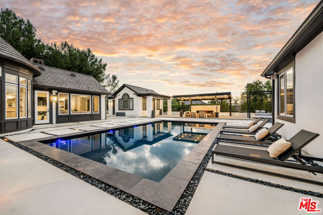 1 Falconridge Drive, Coto de Caza CA: https://media.crmls.org/mediaz/d52b5a13-5806-4c75-81cd-2e4d987f3e30.jpg