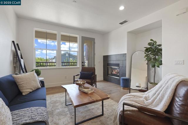 Image 11 of 35 For 2575 Edgewater Drive