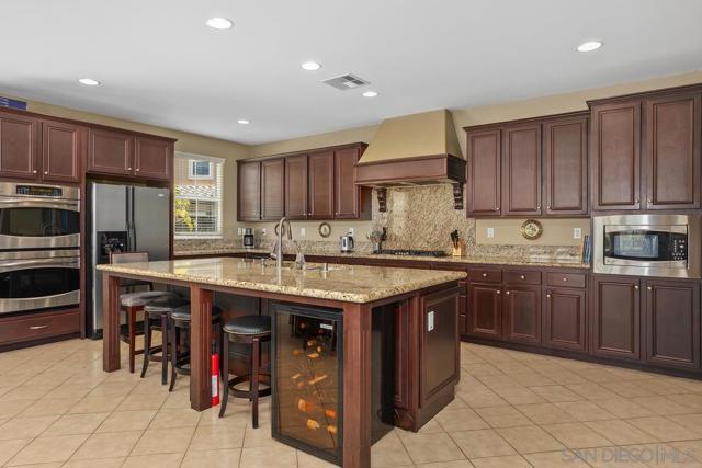 5029 Medalist Ct, Oceanside CA: https://media.crmls.org/mediaz/d52bcb5a-62f4-417b-9c74-49c3d255fe43.jpg