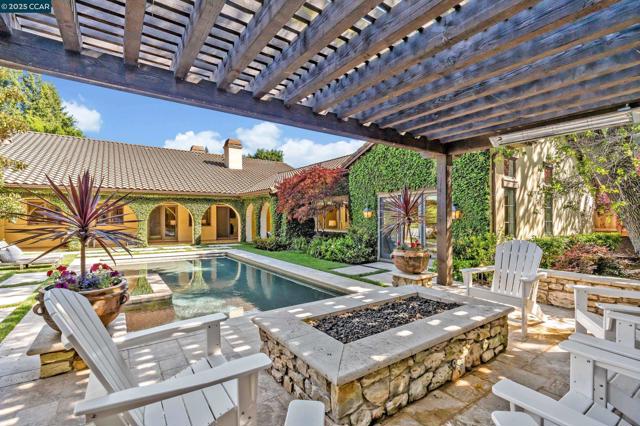 160 Camille Ave, Alamo CA: https://media.crmls.org/mediaz/d52c4cba-04f6-4be3-9bd8-9b5a5e476b1f.jpg