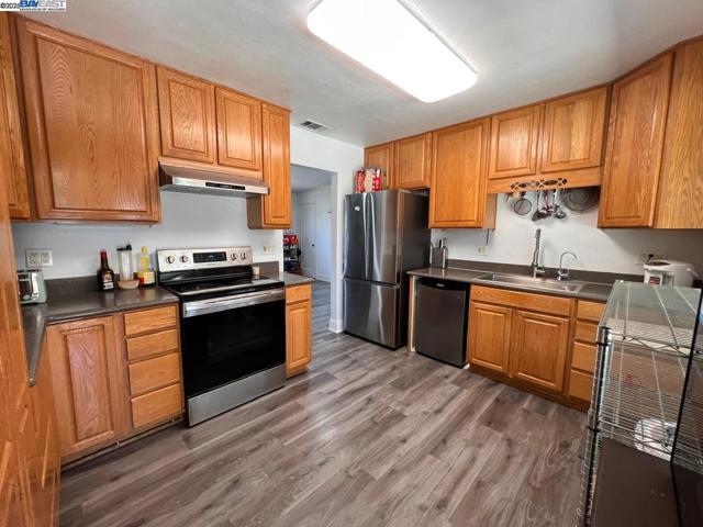 2748 Eastgate Ave, Concord CA: https://media.crmls.org/mediaz/d52de0ec-b9c0-4923-8603-76d41eee330b.jpg