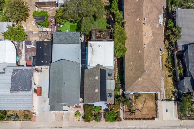 405 Langley St, San Diego CA: https://media.crmls.org/mediaz/d52e0d8d-dc27-465d-83f1-23fee019821c.jpg