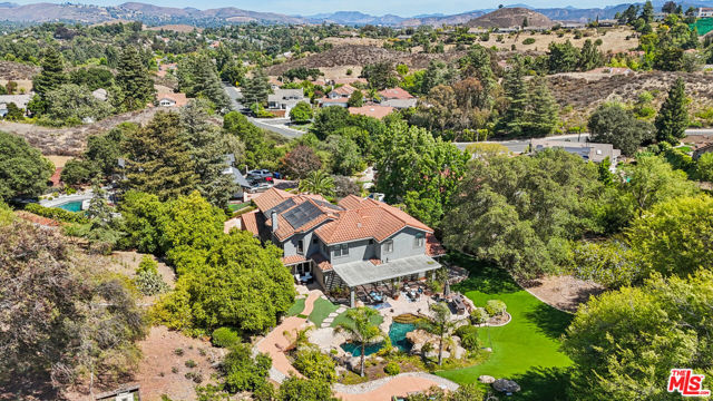2084 Hopewell Court, Thousand Oaks CA: https://media.crmls.org/mediaz/d52e21a3-673a-4795-8f72-978517e65957.jpg