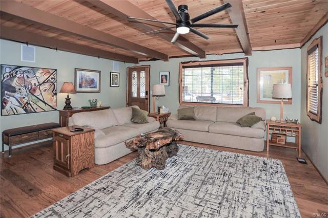 2324 Manzanita Lane, Big Bear CA: https://media.crmls.org/mediaz/d52e67e3-8d20-4f05-b81f-02f00d25fe79.jpg