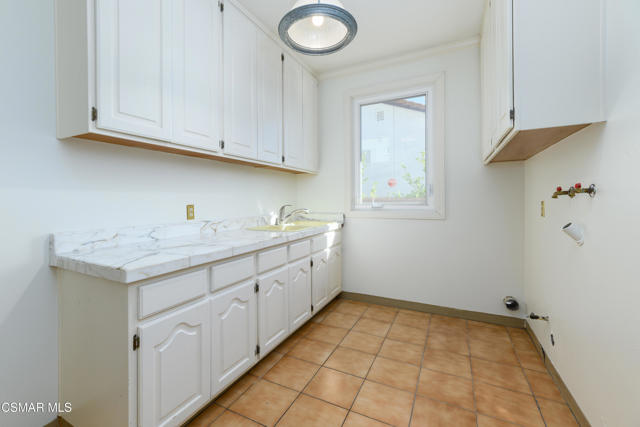 29515 Weeping Willow Drive, Agoura Hills CA: https://media.crmls.org/mediaz/d52e78e6-8cf5-4eb7-8c54-b79d41018928.jpg