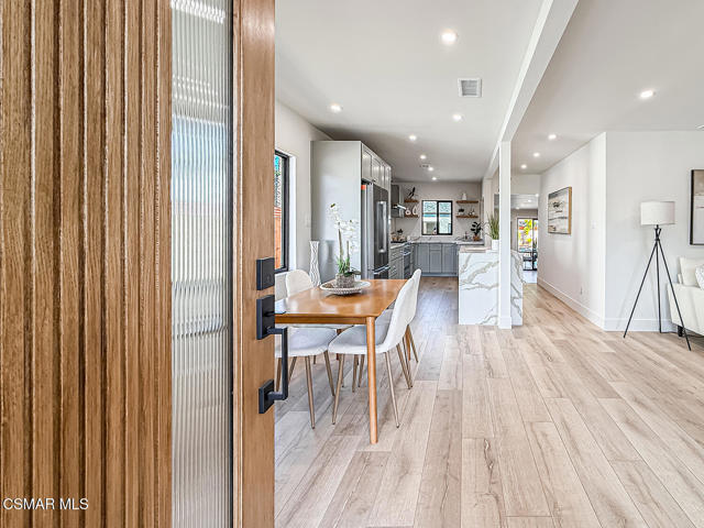 7530 Gaviota Avenue, Lake Balboa CA: https://media.crmls.org/mediaz/d52e8beb-5b13-4f0b-a28d-c957c47bb027.jpg