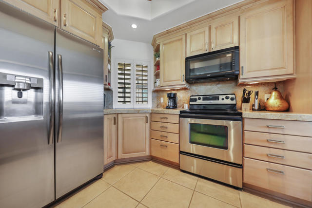 76570 Hollyhock Drive, Palm Desert CA: https://media.crmls.org/mediaz/d52f4564-2f99-47c2-bb21-37b1efb9bdfe.jpg