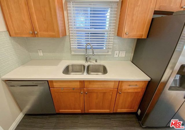 1205 Appleton Way, Venice CA: https://media.crmls.org/mediaz/d52f87a1-c39d-4810-b748-2e26db7fa3af.jpg