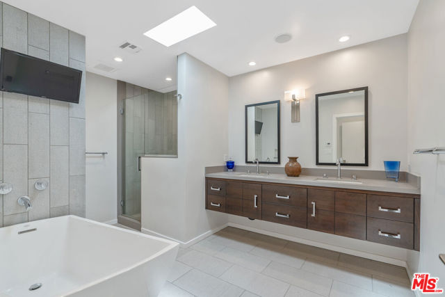 2829 Westbrook Avenue, Los Angeles CA: https://media.crmls.org/mediaz/d52fa574-e08b-49b8-9244-798ce181341d.jpg