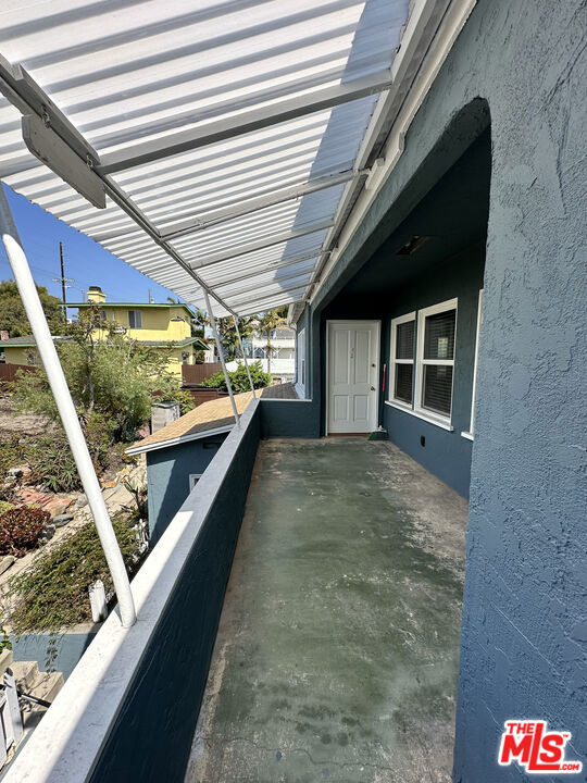 2712 Pacific Avenue, Venice CA: https://media.crmls.org/mediaz/d530a773-f846-45f0-9d53-422447b09b27.jpg
