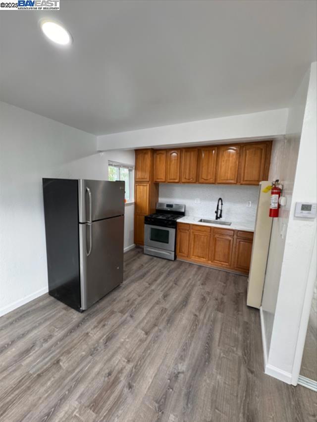 1108 Chestnut St, Oakland CA: https://media.crmls.org/mediaz/d530e8e5-d682-4b9f-a002-2bd866fcbf3d.jpg