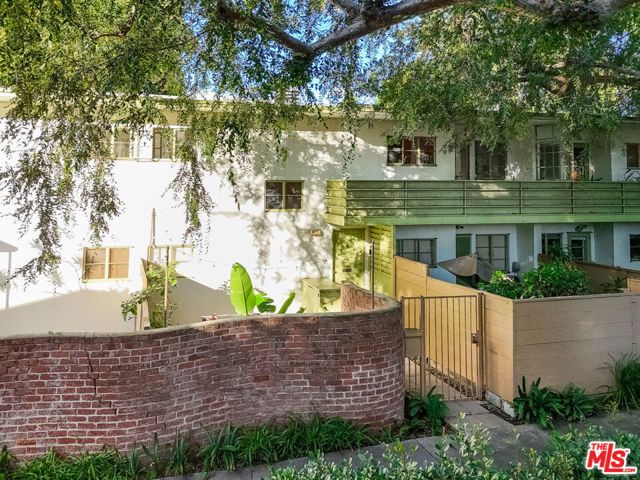 5172 1/2 Village, Los Angeles CA: https://media.crmls.org/mediaz/d5312418-b152-4d0b-a1ea-e6a5b3552ffb.jpg