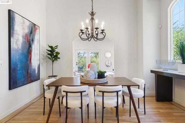 50 Pine Hills Ct, Oakland CA: https://media.crmls.org/mediaz/d5315c73-3cab-4343-bac5-233cfed693bc.jpg