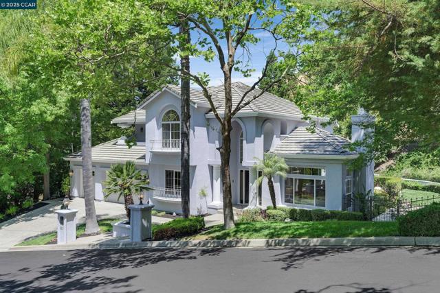 4253 Golden Oak Ct, Danville CA: https://media.crmls.org/mediaz/d5317055-3328-44f9-a6be-951195244c85.jpg