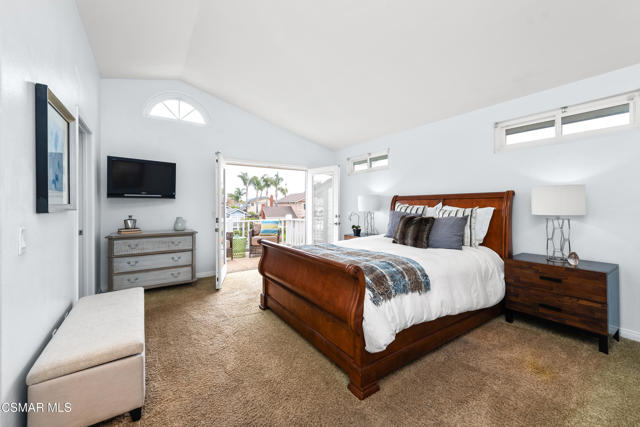 719 Westfield Court, Ventura CA: https://media.crmls.org/mediaz/d5317f48-ee23-45df-8748-8a683d3508c7.jpg
