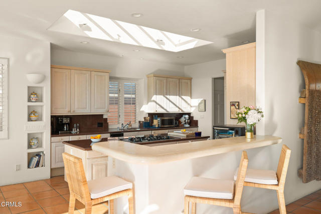 1571 Mandalay Beach Road, Oxnard CA: https://media.crmls.org/mediaz/d5328eb7-03fd-44f6-81d8-fadc5eb14e7f.jpg