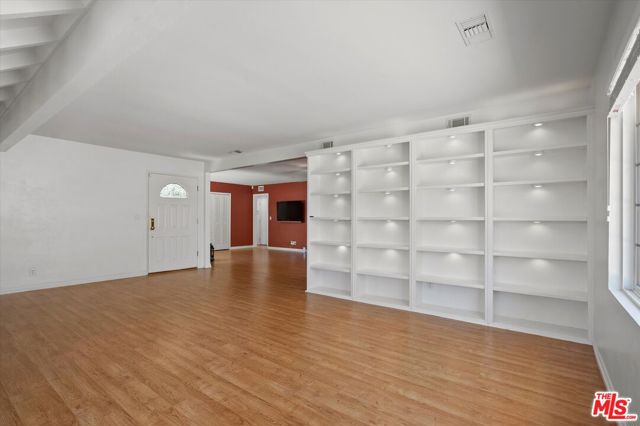 11521 Davenport Road, Los Alamitos CA: https://media.crmls.org/mediaz/d5335d8d-9dd9-4bfa-a5f9-628f921a3c7d.jpg