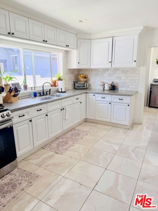 2940 Live Oak Street, Huntington Park CA: https://media.crmls.org/mediaz/d533e56f-5523-43de-92b0-42ee7577c318.jpg