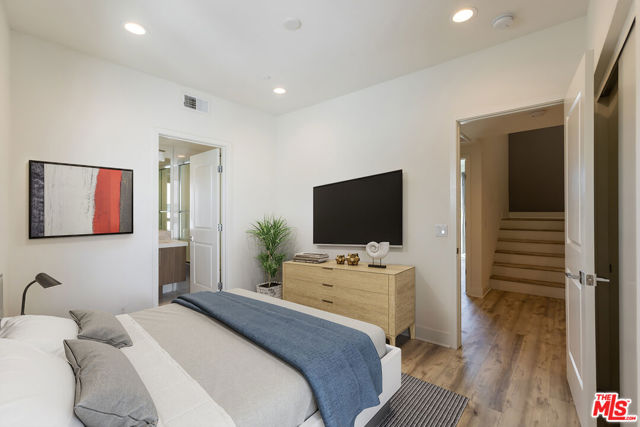 3309 Aria Lane, Los Angeles CA: https://media.crmls.org/mediaz/d53404f2-2a7f-447f-9a9f-4cd55a8aadc2.jpg