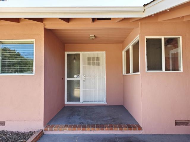 522 Lagunitas Lane, Hayward CA: https://media.crmls.org/mediaz/d534fe9b-1464-4d94-81de-793e12292bc8.jpg