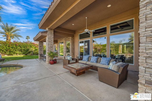 2 Varsity Circle, Rancho Mirage CA: https://media.crmls.org/mediaz/d53513f1-01c8-47e6-8823-5b80c1a43af5.jpg