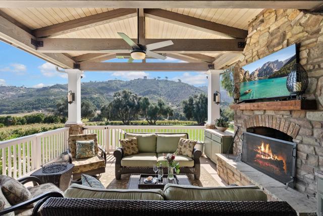 14224 Old Cole Grade Road, Pauma Valley CA: https://media.crmls.org/mediaz/d5353e43-b987-4813-87f2-a2d63825bd6e.jpg