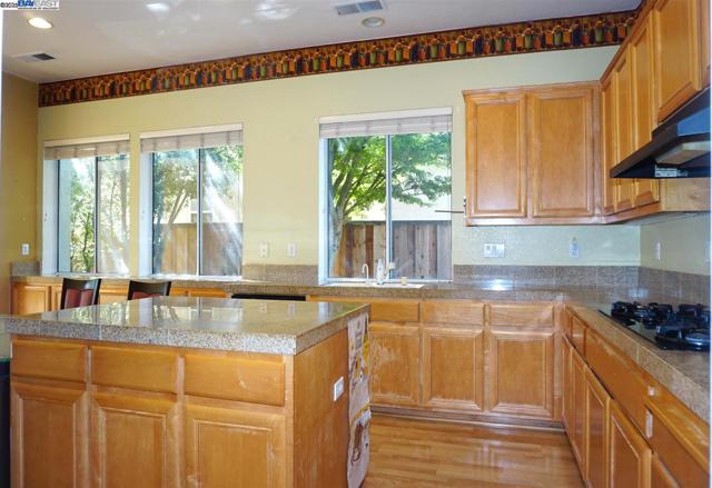 30278 Willowbrook Rd, Hayward CA: https://media.crmls.org/mediaz/d535a066-1a30-4e22-9345-3c812050564c.jpg
