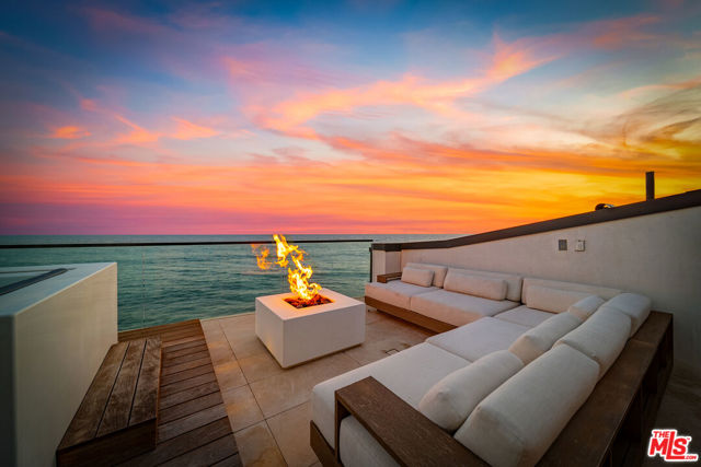 18954 Pacific Coast Highway, Malibu CA: https://media.crmls.org/mediaz/d535c0ce-47be-44e7-8a63-682f75ec86d4.jpg