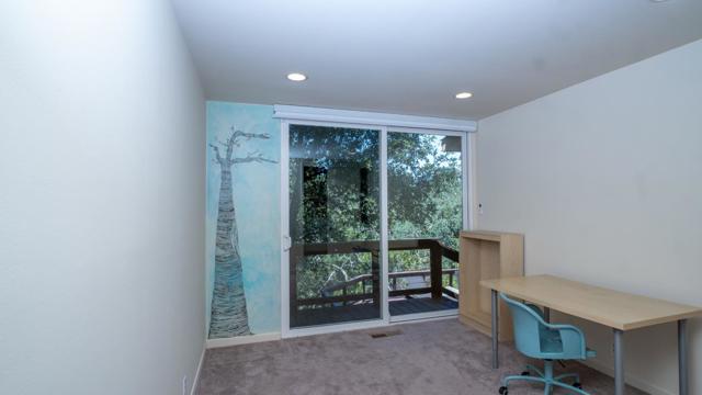 15 Kiowa Court, Portola Valley CA: https://media.crmls.org/mediaz/d535c40b-7233-4391-9970-d0b567ee0665.jpg