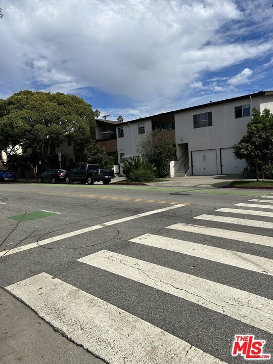  Income Home for Sale in Santa Monica, California
